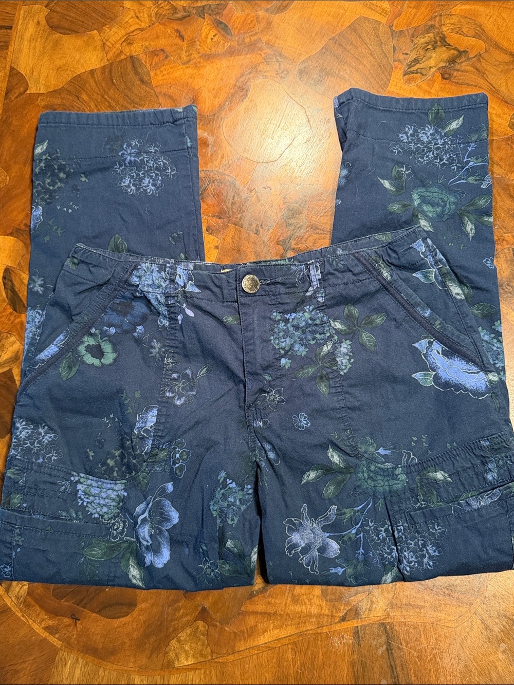 Women's Navy Floral - Casual Stretch Capris in Floral Print